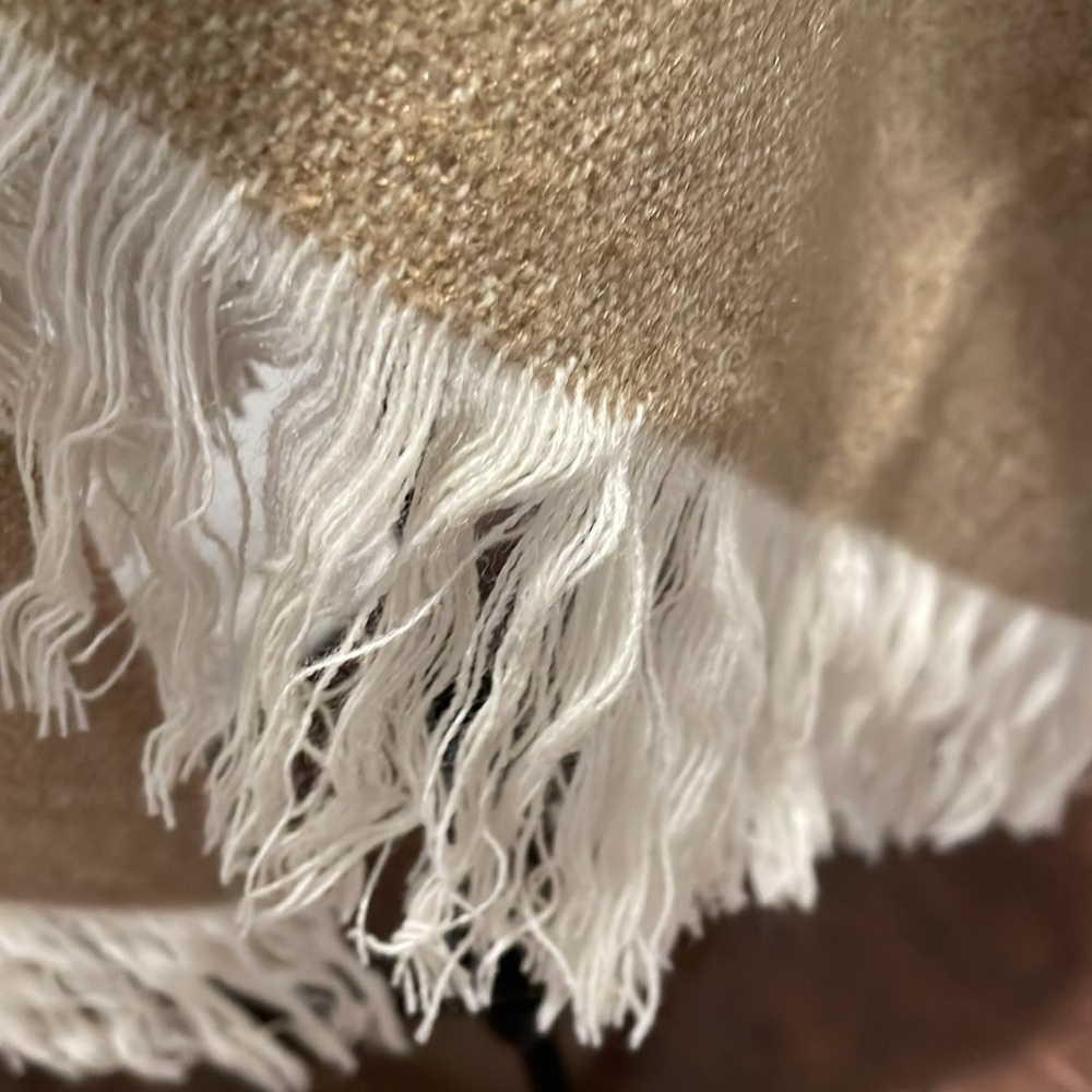 Women’s Wrap Shawl Large Button Closure Option Fringed Luxurious Material - Picture 9 of 9